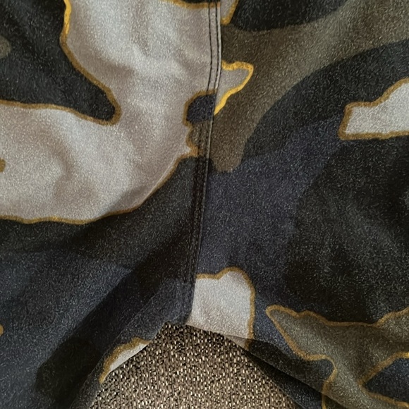 LuLaRoe Camouflage Print Leggings. One size. - Picture 5 of 7